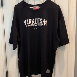SOLD Nike Yankees dri fit short sleeve xl